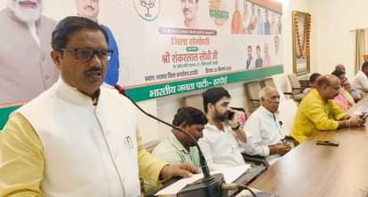 फोटो-18- भाजपा कार्यालय में पं दीनदयाल उपाध्याय की जयंती पर आयोजित संगोष्ठी में बोलते जिलाप्रभा