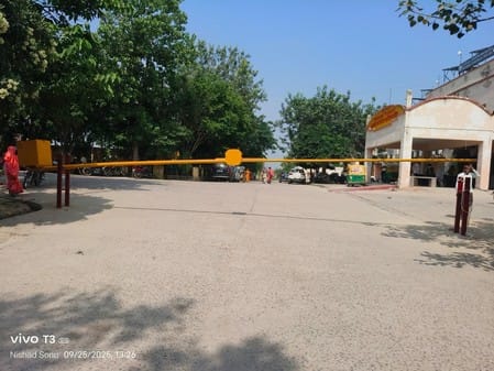 Barriers will improve parking at the Medical College.