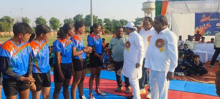 Lucknow starts with a win in girls' kabaddi