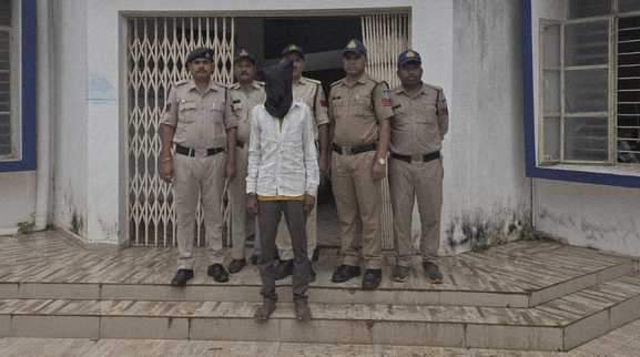 हत्या का आरोपी पुलिस गिरफ्त में।