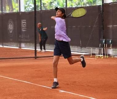 झज्जर में चल रहे राज्य स्तरीय खेलों के फाइनल में पहुंचने वाली अंडर 17 लॉन टेनिस टीम की खिलाड़ी 