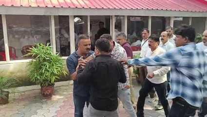 Clash over not taking name in Congress meeting