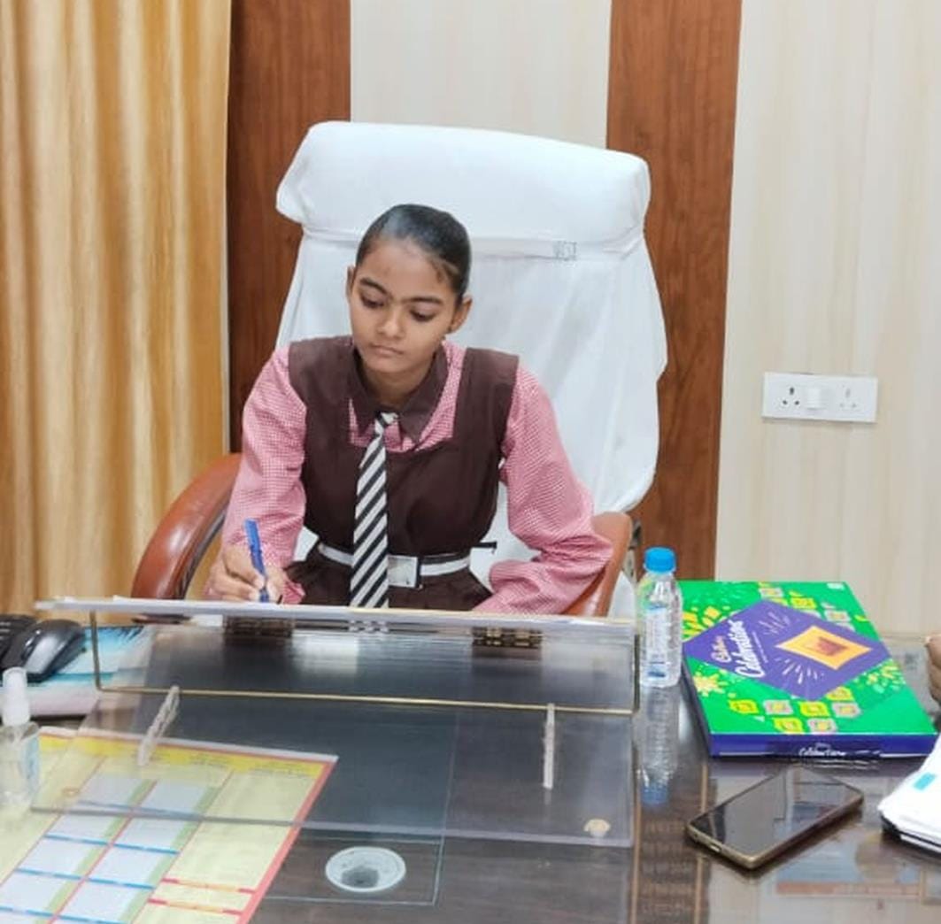 Kashish became SDM for a day, took charge of the tehsil.