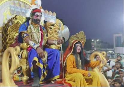 करनैलगंज में सीता हरण की लीला का मंचन करते कलाकार। - संवाद 