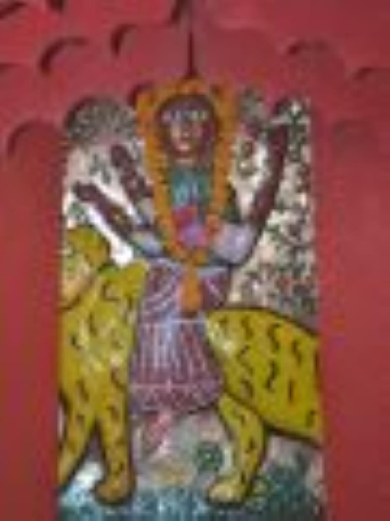 Devotees worshipped Maa Chandraghanta, sought her blessings after seeing her.