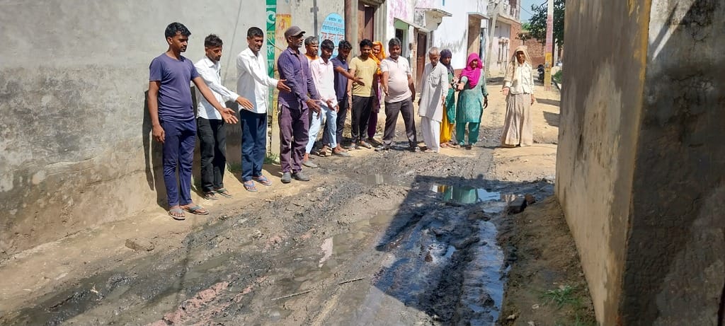 Waterlogging became a problem for the people, it became difficult to get out.