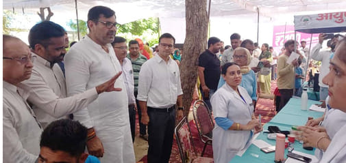 Babli and SDM inspected the stalls.