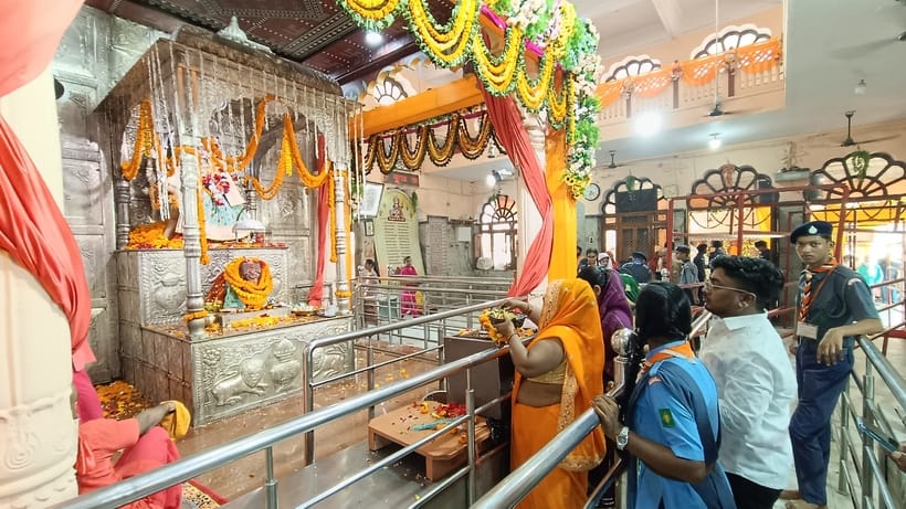 Navratri: On the third day, Goddess Chandraghanta was worshipped.