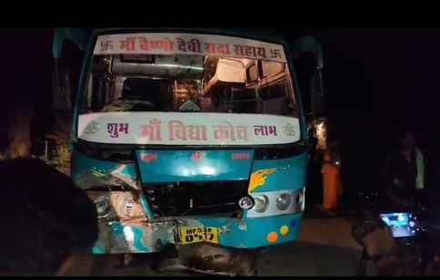 पुलिस द्वारा जब्त की गई बस