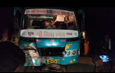 पुलिस द्वारा जब्त की गई बस