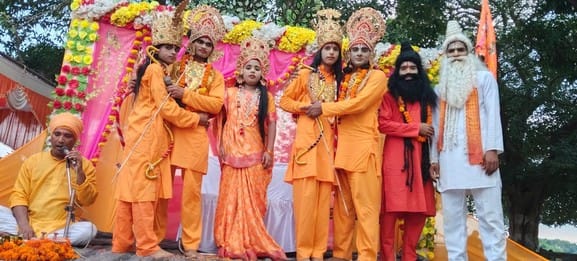 Somewhere Ram Manavan and somewhere Ravana's uproar is staged.