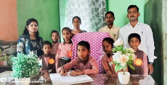 Anshika and Divyanshi became headmistresses for a day