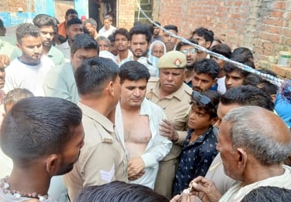 Compounder killed in bus collision, driver held hostage and beaten by mob