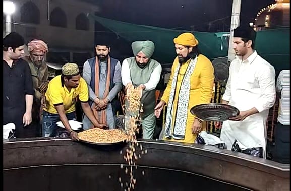 सेवा पखवाड़े के तहत बड़ी देग पकाई गई
