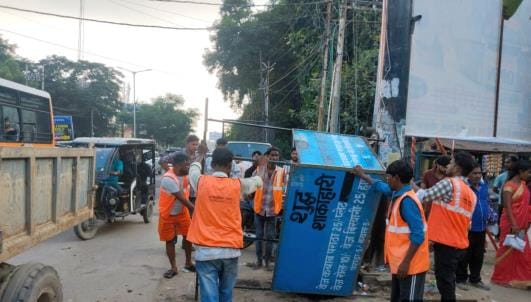 Goods of 30 people who encroached seized