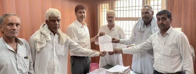 Farmers demand to provide machines for collecting stubble