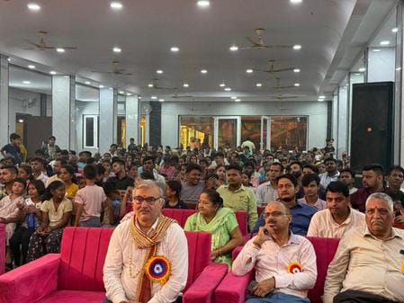 The atmosphere was set ablaze with the story of Vishwamitra's meeting and Lord Shri Ram.