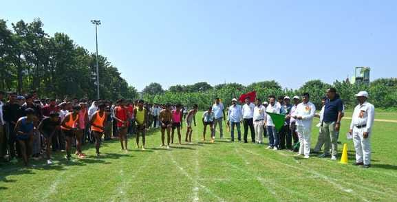Ankit first in the boys category of 800 meter race, Monica first in the girls category