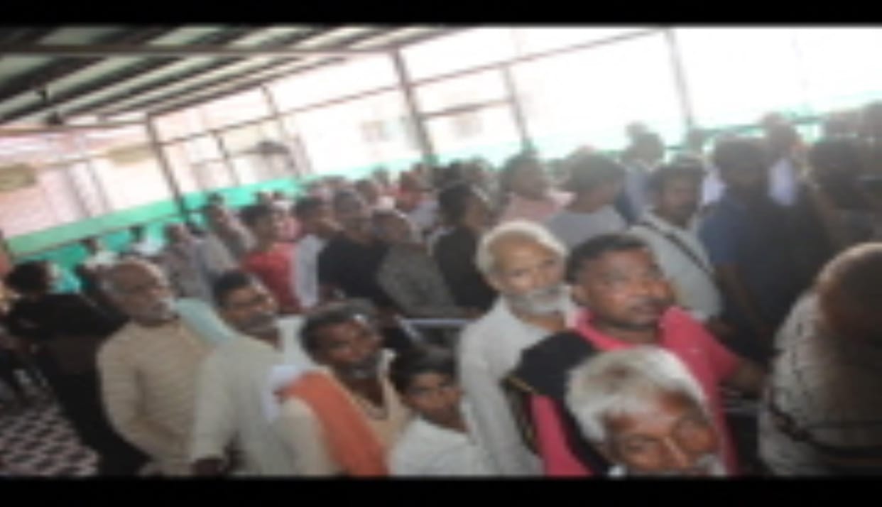 Fever outbreak increases, all wards of the district hospital are full