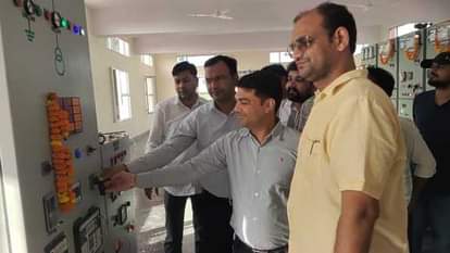 बिजली सब स्टेशन लोहारी राघो का शुभारंभ करते बिजली निगम के अधिकारी। संवाद