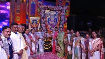 बीसीए डिग्री कॉलेज में आयोजित अग्रोत्सव मेला के शुभारंभ पर मौजूद पदाधिकारी। 