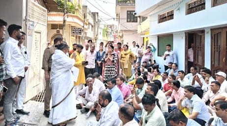 Teachers surround the residence of the Minister of State for Secondary Education
