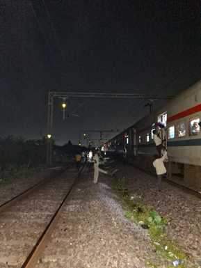 फोटो- 23 उरई स्टेशन के पास खड़ी साबरमती ट्रेन। स्रोत-विभाग