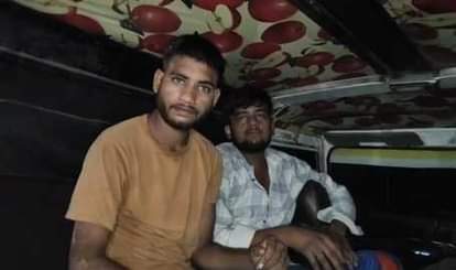 फोटो1 भोगांव पुलिस की गिरफ्त में लुटेरे। संवाद