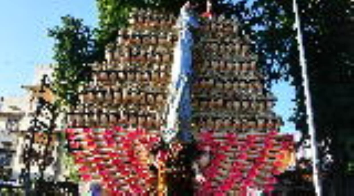 Gorakhpur News: A wonderful statue of Maa Durga with 108 faces and 121 hands installed in Rustampur.
