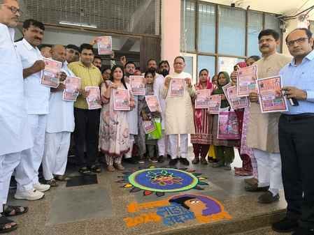 Under the Lado Laxmi Yojana, people with two family identity cards in the same house are facing problems.