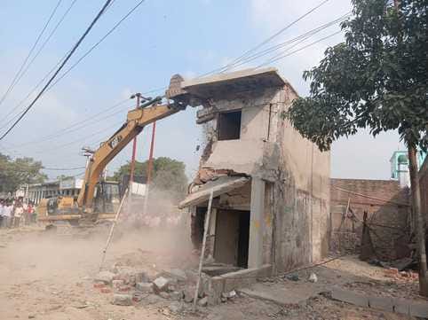 Illegal encroachments along the Lipulekh-Bhind highway were removed using JCBs.
