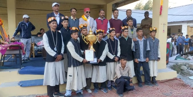Triloknath School team won volleyball and kabaddi titles.