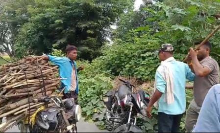 A drunk watchman beat up a young man returning from buying wood.
