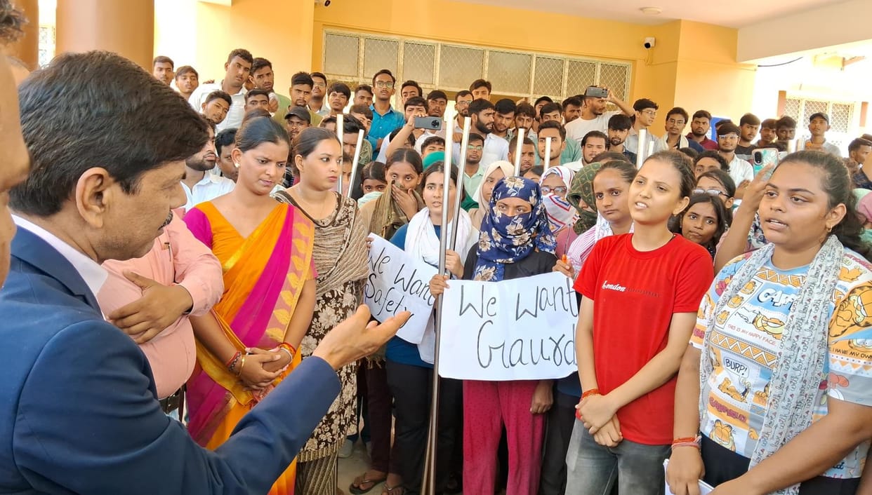Students create ruckus in engineering college, classes come to a halt