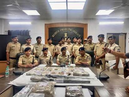 Morena News: Police arrested six accused in Rs 1.15 crore robbery, all of them old criminals from Rajasthan.