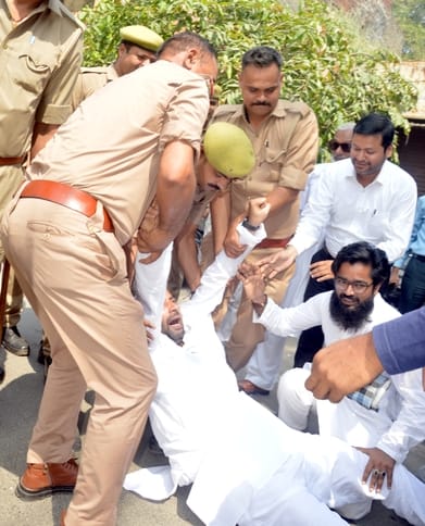 Congress workers dodged the police and reached the Collectorate amid the siege.