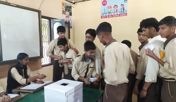 Children at PM Shri Jawali School learnt the intricacies of the election process.