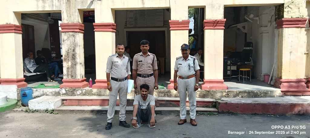 fraudster who posed as a policeman and defrauded lakhs of rupees arrested. seen in CCTV footage