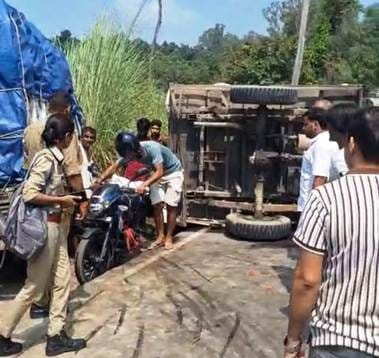 The pickup overturned on the road, went out of control and hit two other vehicles