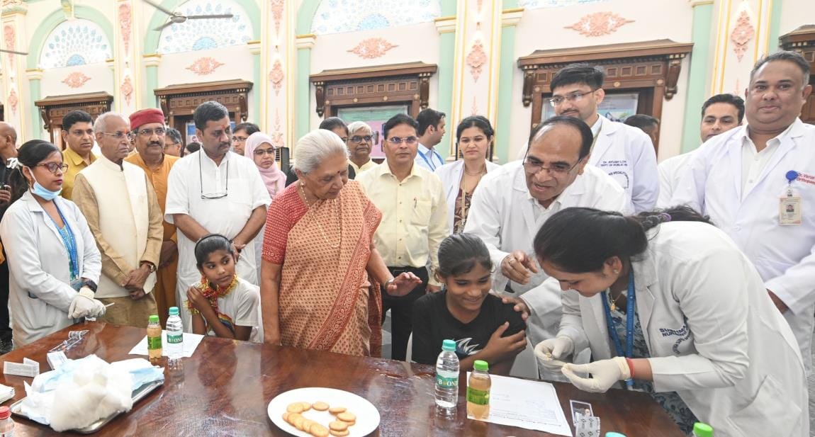 5100 girls were worshipped at Raj Bhavan, 100 received HPV vaccine.