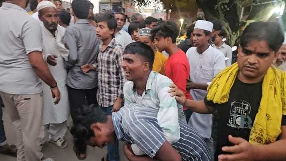 E-rickshaw hit by container, aunt and nephew killed