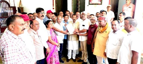 The Primary Teachers' Association submitted a memorandum to the MP.