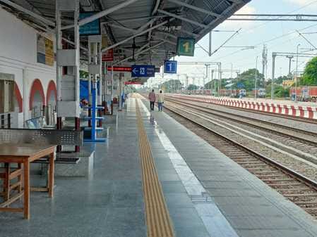 Mega Block: Railway station deserted, passengers taking buses to reach their destinations