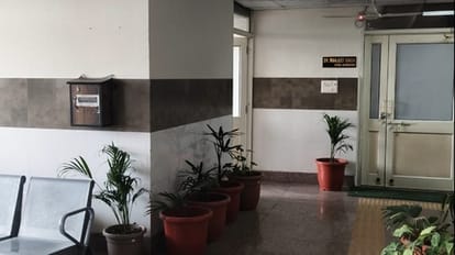 सिविल सर्जन कार्यालय में पसरा सन्नाटा। संवाद