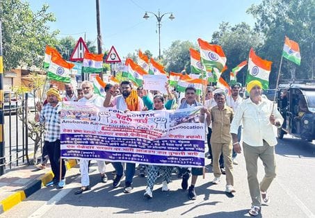 PGI contract employees leave for Chandigarh, will place their demands before the CM