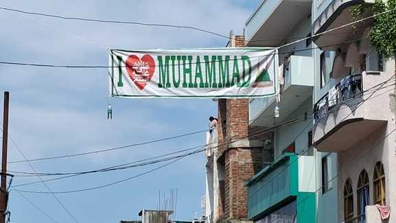 Police removed religious banners, tension in the area after four youths were detained.