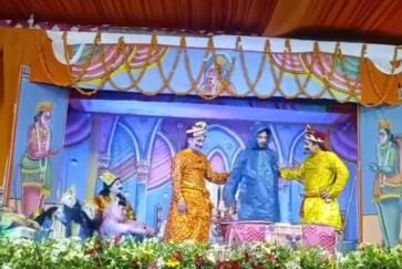 Wearing a raincoat, he reached to kidnap Sita!