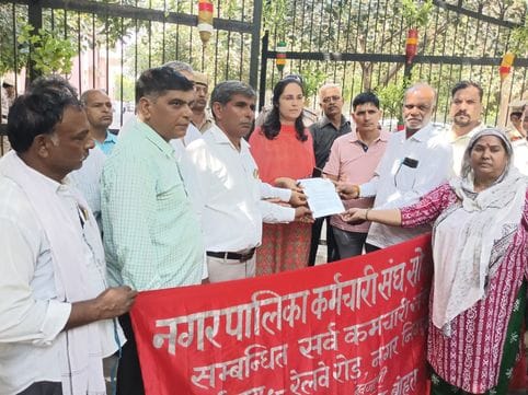 Employees will surround the CM's residence in Kurukshetra on November 2.
