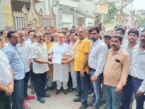 Teachers' union submitted a memorandum to the MP to remove the requirement of TET.