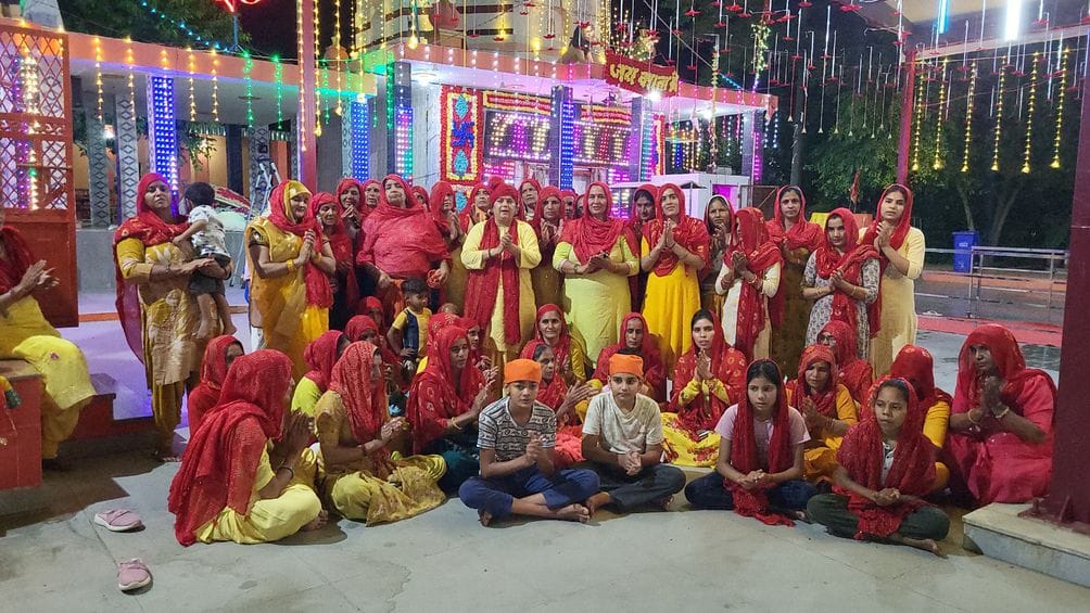Devotees reached Mata Bhura Bhawani Temple, Sisoth carrying the flag from Mahendragarh city.